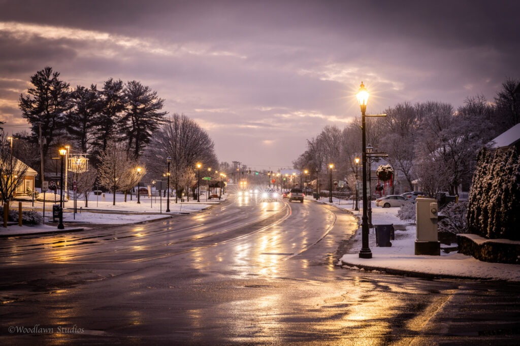A picture of Boston Road with traffic lights.